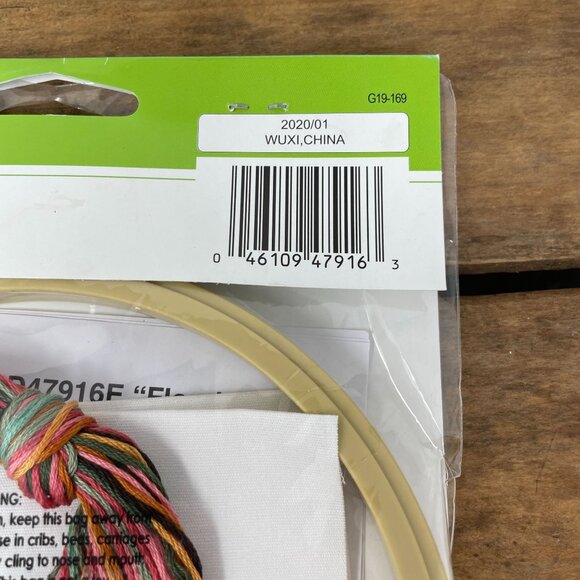 Bucilla Floral Deer Stamped Embroidery Kit 6" Hoop & Materials Included 47916E - Picture 3 of 4